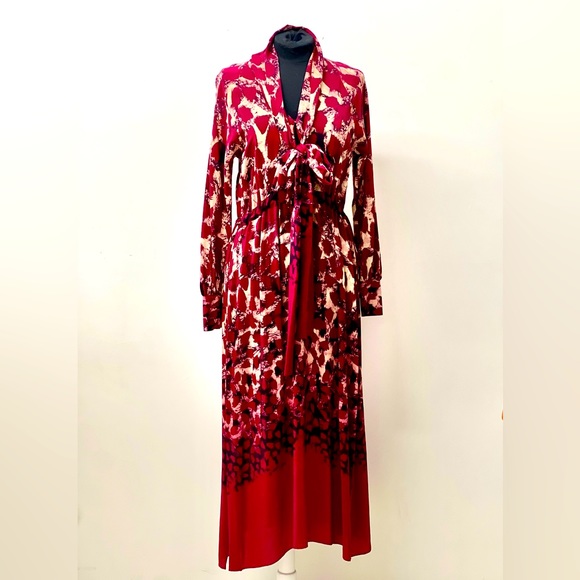 Beautiful silk dress for any occasion. Long sleeves - Picture 1 of 1